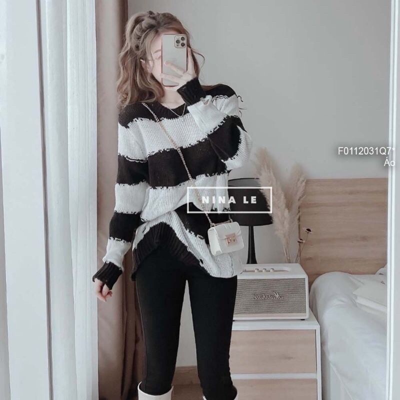 Áo Len phối sọc đen trắng rách TT0112