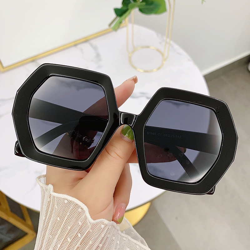 Kính Mát Gọng Lớn Thiết Kế Độc Đáo Thời Trang