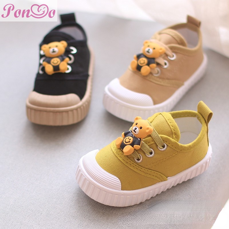 Giày Vải Canvas Thoáng Khí Họa Tiết Chú Gấu Dễ Thương Cho Bé Từ 2-4 Tuổi