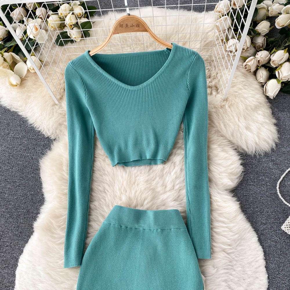 Đầm len ôm body xẻ đùi, váy len cổ tim