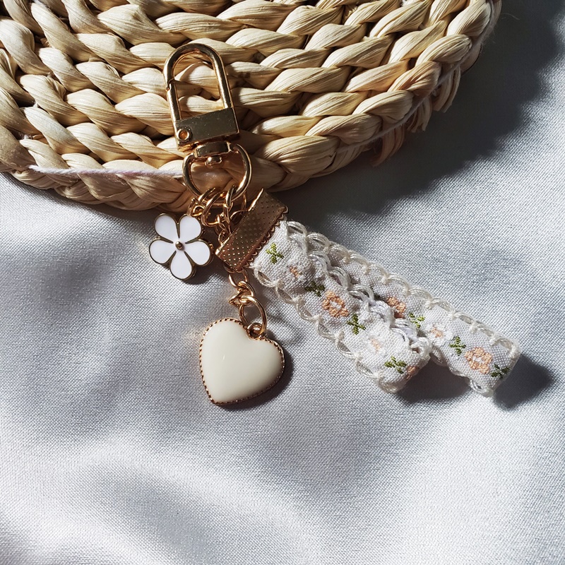 Móc Khóa Handmade Phối Charm Vintage Treo Túi Ví