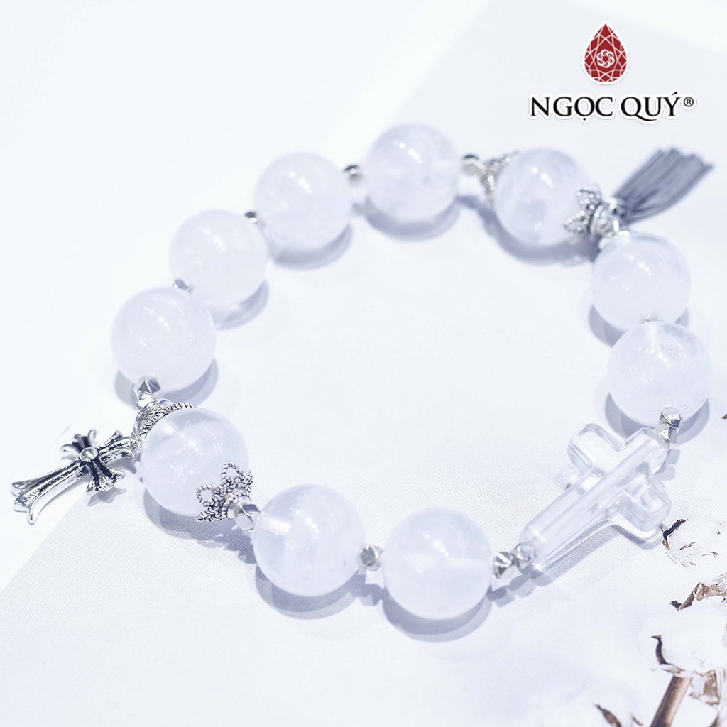 Vòng mân côi TA ưu linh trắng phối charm bạc - Ngọc Quý