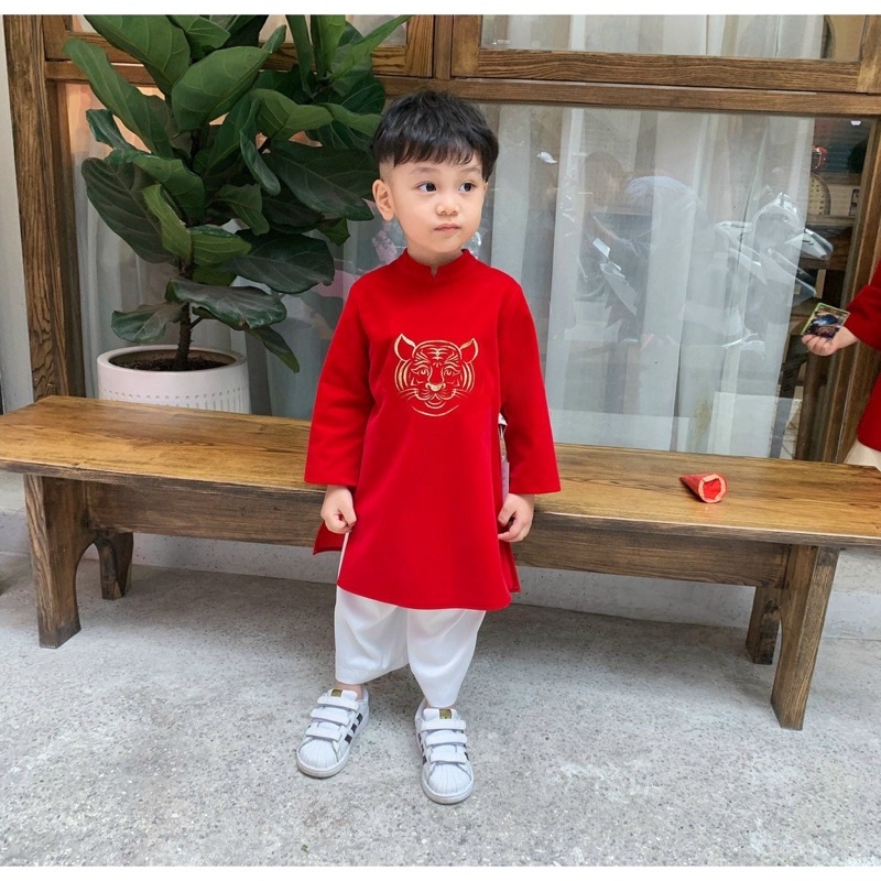 Áo dài Tết cho bé trai màu đỏ nhung mix cùng quần lụa trắng size 90
