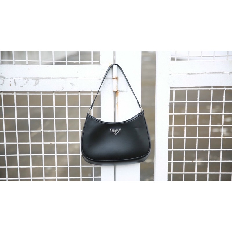 Túi xách nữ kẹp nách Prada cloe