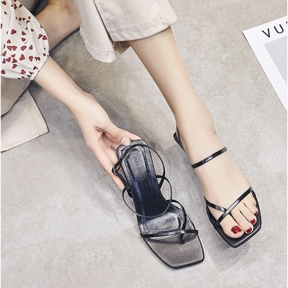 Giày sandal nữ gót kẹp xỏ ngón cao 5cm LNS11 có 2 màu trắng và đen