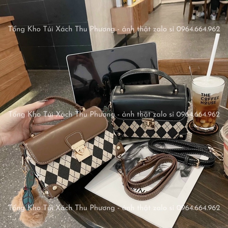 Túi đeo chéo,quai xách dáng hộp khoá xoay hoạ tiết hình thoi phong cách trẻ trung - hàng QCCC chuẩn (tặng kèm chùm bông)