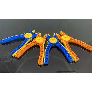 Dụng cụ kềm rút chốt giúp lắp ghép lego trở nên dễ dàng hơn