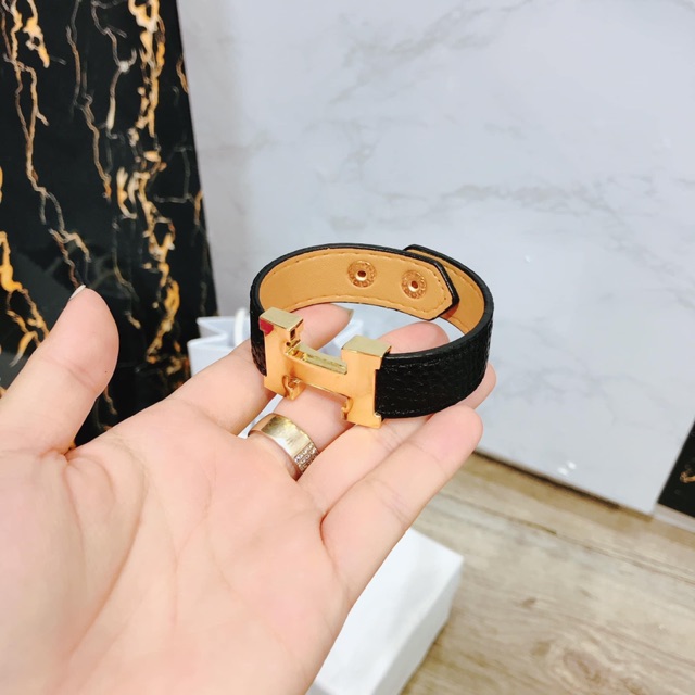 VÒNG TAY DA CHỮ H KIM LOẠI