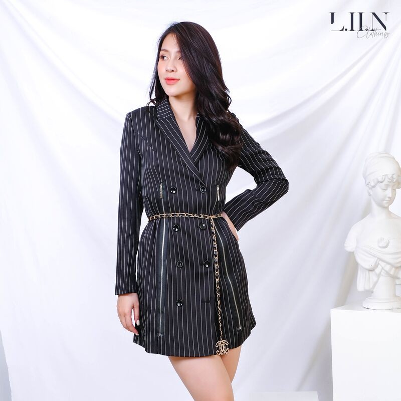 Áo vest nữ hiện đại Linbimàu đen sọc trắng dáng dài, thiết kế phối đai thanh lịch, sang trọng Liin clothing V5139