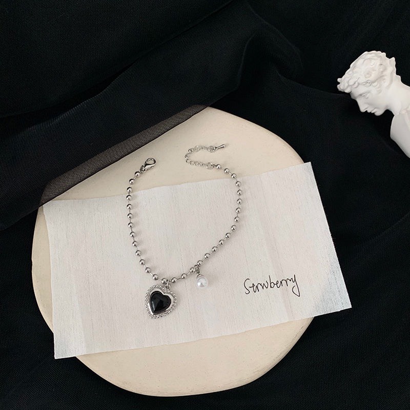Vòng tay nữ Madeline T31 mặt trái tim đính đá dể thương