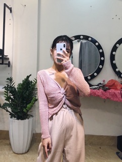 Áo len xoắn ngực