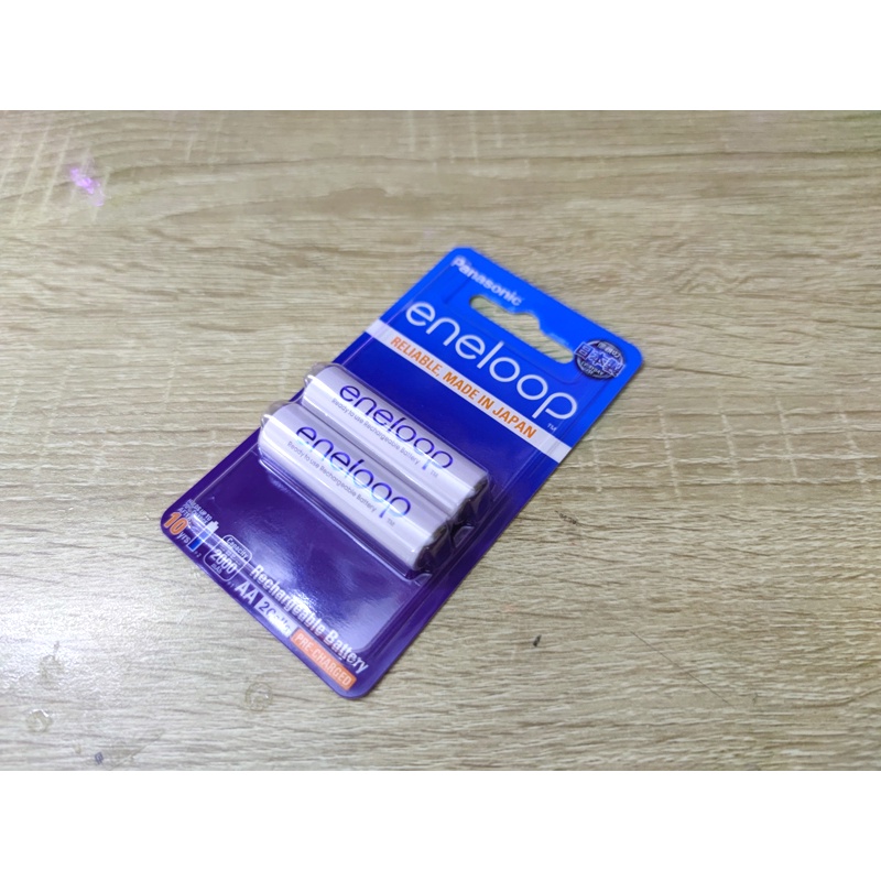 Vỉ 2 pin sạc AA Eneloop 1900mAh BK-3MCCE/2NT - phiên bản Thailand (Trắng)