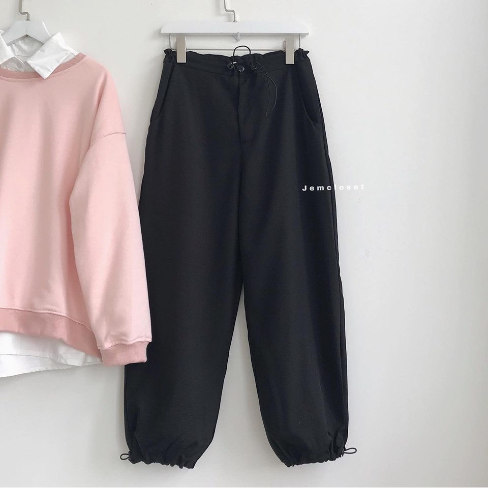 Quần Jooger Vải Nữ JEM CLOSET Có Dây Rút Eo Quần Jogger Nữ Ống Rộng Chất Dù Cát Phối Đồ Năng Động Cá Tính 2199