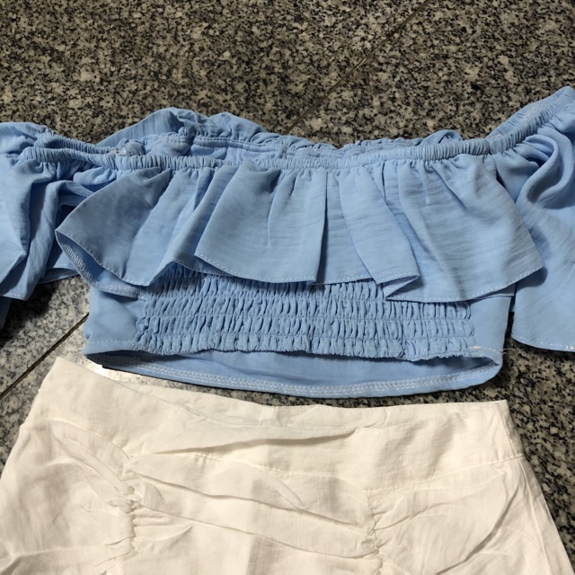 Set áo bẹt vai xanh và chân váy rút nhún