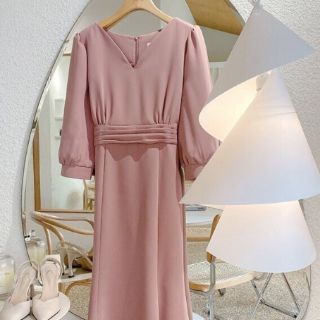 ĐẦM HỒNG CỔ V XẾP LI EO