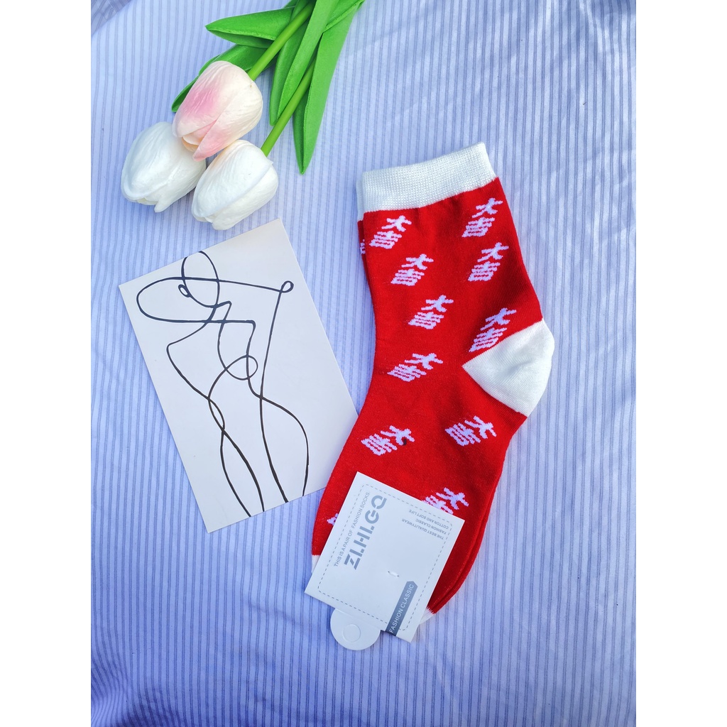 Tất nữ Muzinu tất cổ cao họa tiết chữ tone đỏ rực rỡ sắc màu TN223