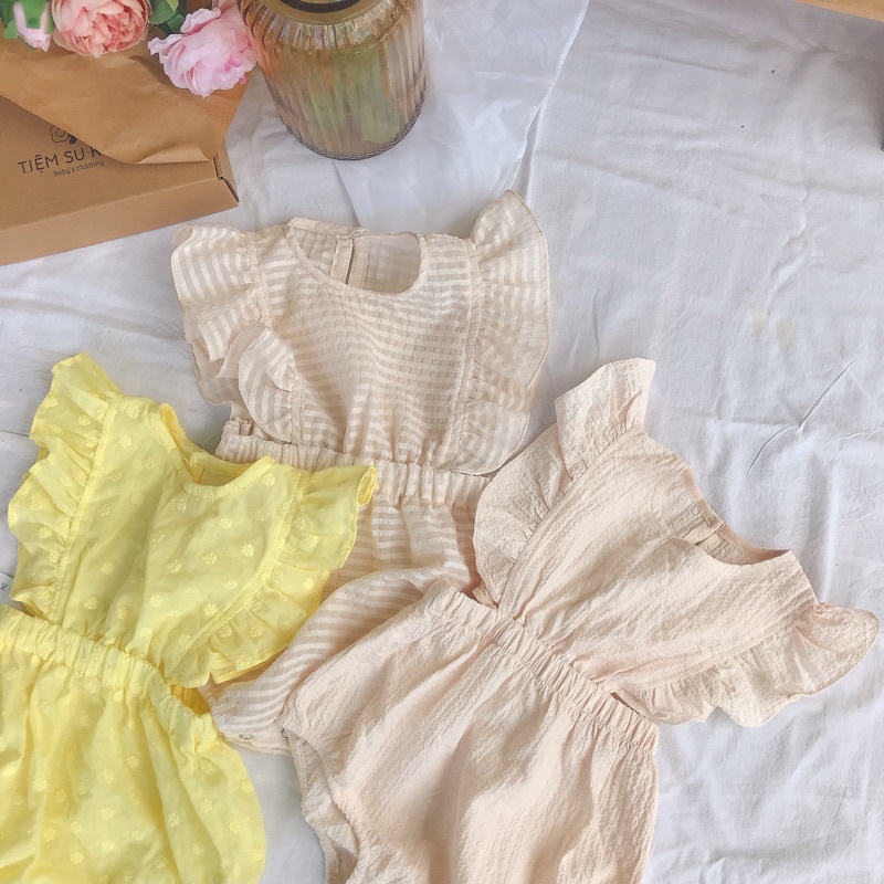 HÀNG THIẾT KẾ - Suit yếm hở eo bèo nhún xinh xắn kèm mũ bèo em bé gái