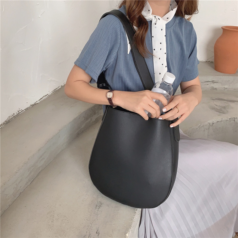 Túi xách đeo vai sức chứa lớn thiết kế đơn giản dễ phối đồ thời trang dành cho nữ