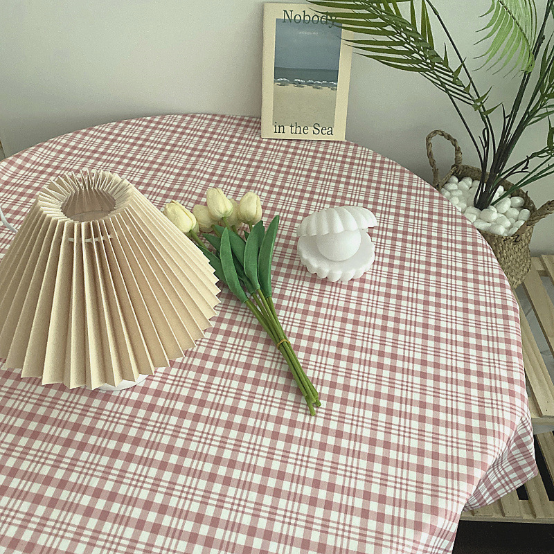 Khăn trải bàn họa tiết caro phong cách retro