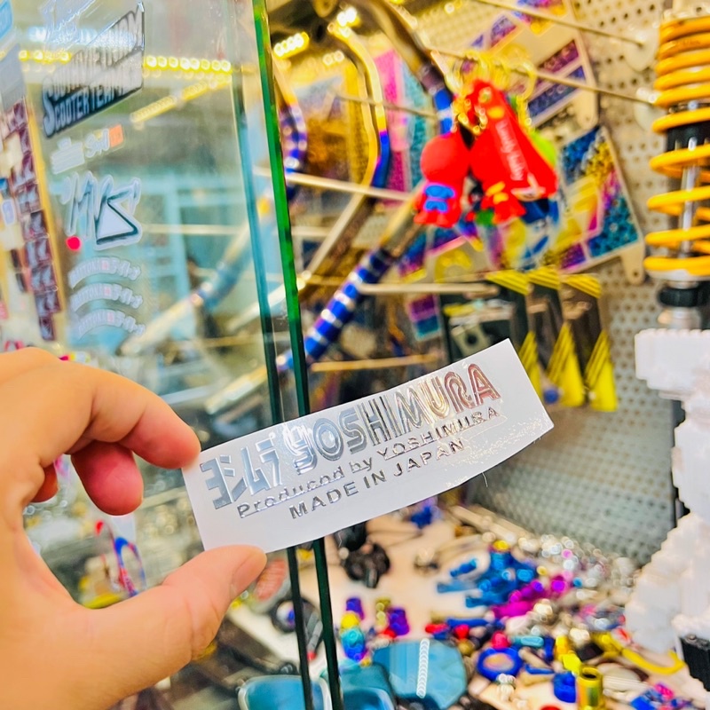 Tem Logo Sticker Metal Gold Crom 24k nổi bật trên mọi nền màu