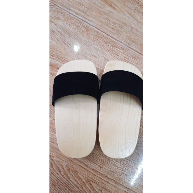 Guốc cho bé