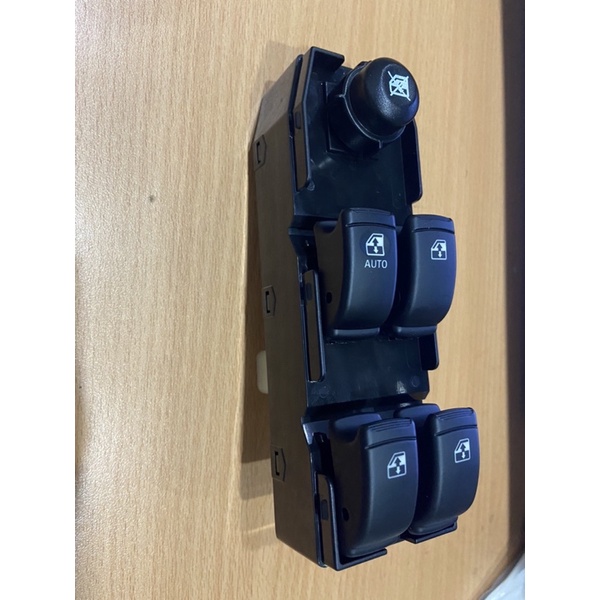 Công tắc lên kính Daewoo Lacetti