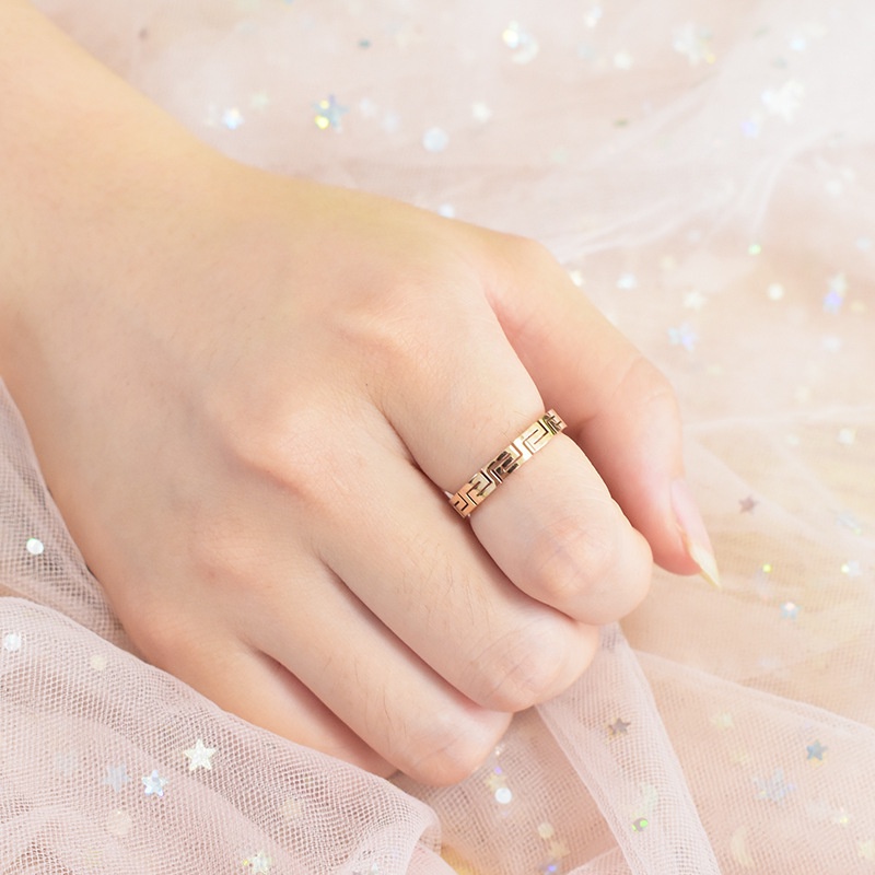 Nhẫn hoa văn trang trí tường bằng thép không gỉ 4mm hoàn toàn mới, nhẫn nam và nữ bằng thép titan phong cách retro.