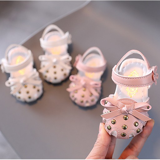 sandal tập đi bé gái size 15-19 nơ đinh da mềm