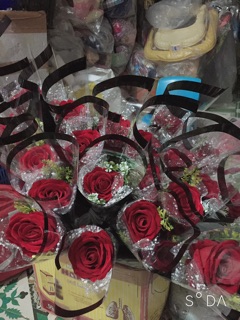 1 bó hoa hồng khổng lồ