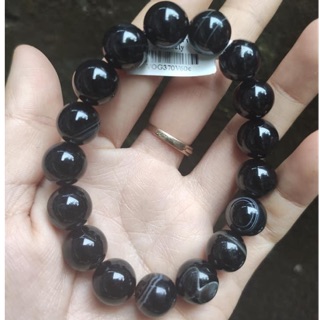 Vòng đá phong thuỷ vân đen