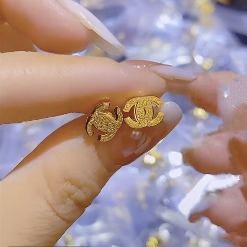 Khuyên tai nữ bằng titan không gỉ mạ vàng 18k phun cát lấp lánh thiết kế thời trang