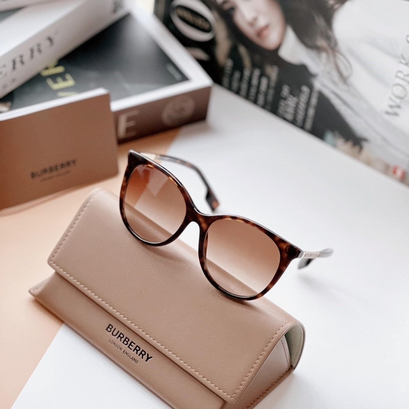 Mắt kính nữ 🅱️ urberry mẫu 🆕🆕🆕 - màu dark havana sang chảnh. Form ôm dễ lên mặt .