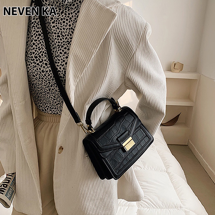 Túi Đeo Chéo Nắp Vát Da Vân Rắn Phong Cách Trẻ Trung NEVENKA N0020