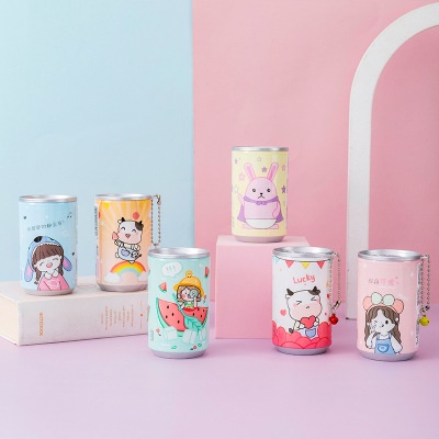 Khăn giấy ướt hình lon nước được chọn mẫu