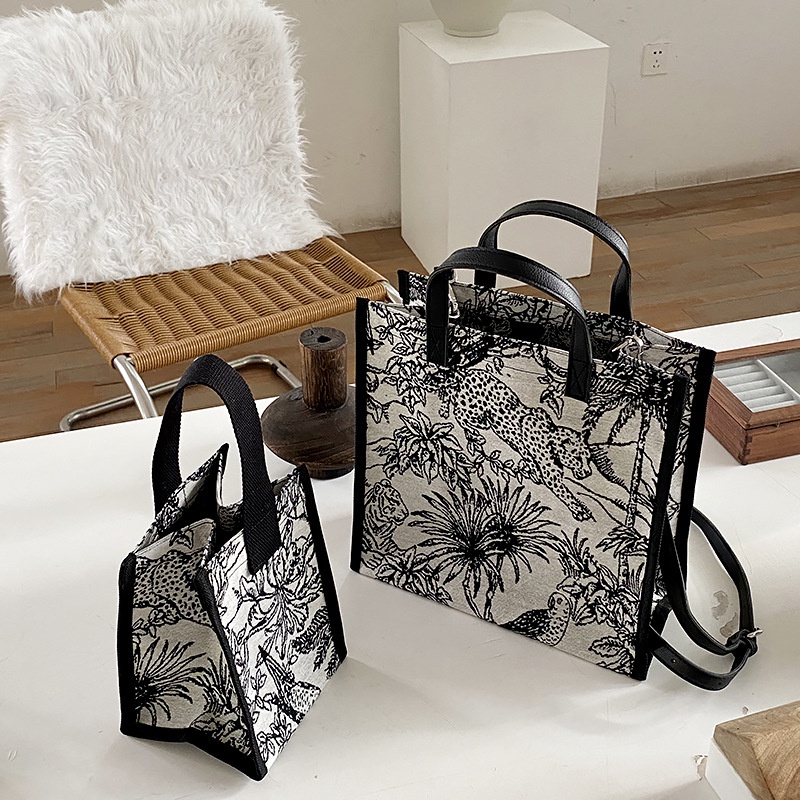 Túi Đeo Chéo Mini Bằng Vải Canvas In Họa Tiết Graffiti Dành Cho Nữ