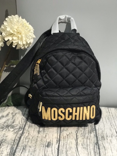 Balo thương hiệu Moschino đình đám