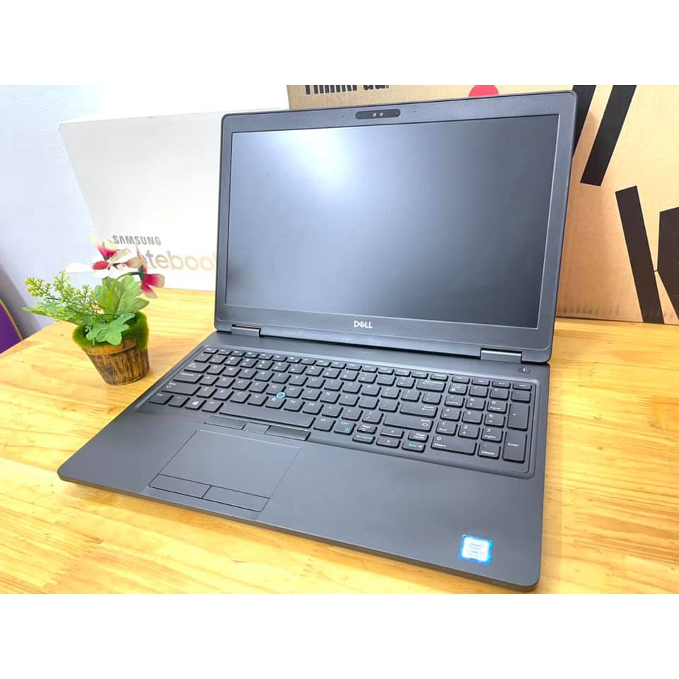 Laptop Cũ Dell Latitude 5590 - Intel Core i7 8650