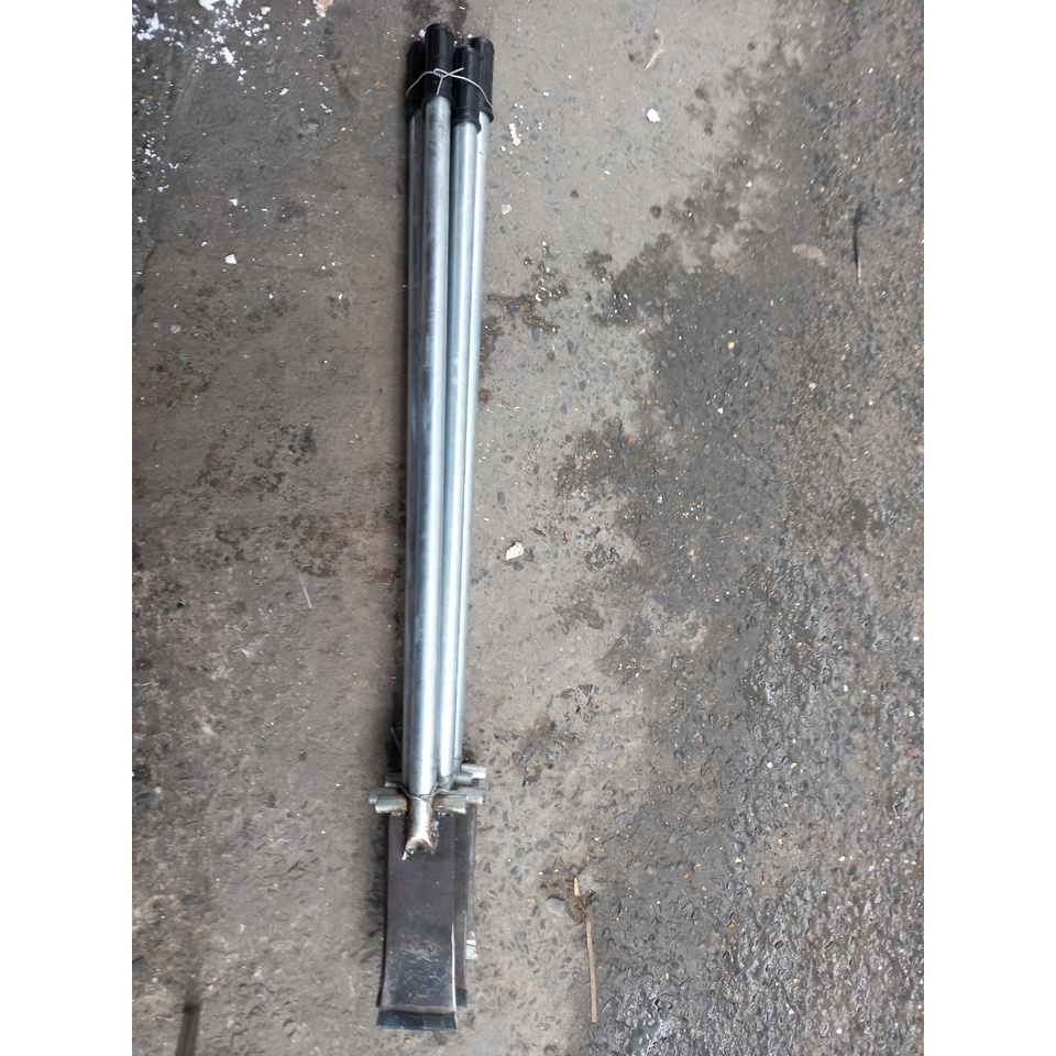 Dầm cán sắt đào đất, bứng cây cảnh