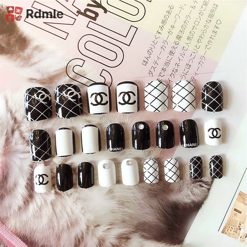 Bộ 24 Móng Tay Giả Hình Vuông Màu Trắng Đen Đơn Giản