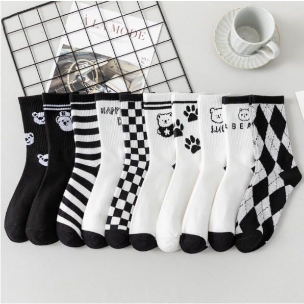 Vớ cotton Kẻ Sọc Đen Trắng In Hình Gấu Hoạt Hình