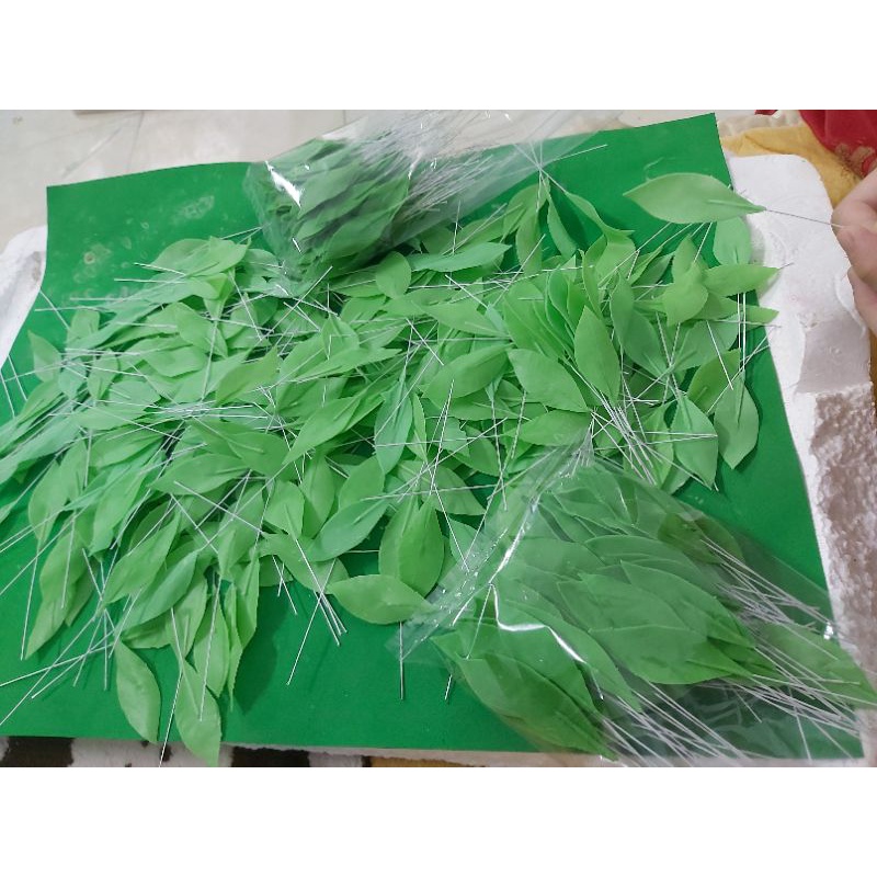 Lá Mai non. lá đào làm từ đất sét Thái