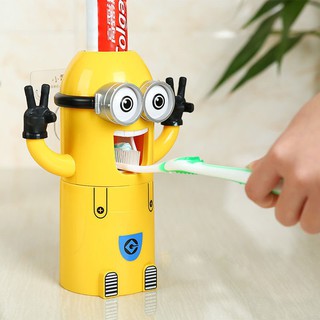 Nhả kem minion 3 in 1kiêm cốc và giá đỡ bàn chải
