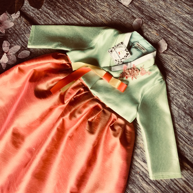 Hanbok cho bé ảnh thật