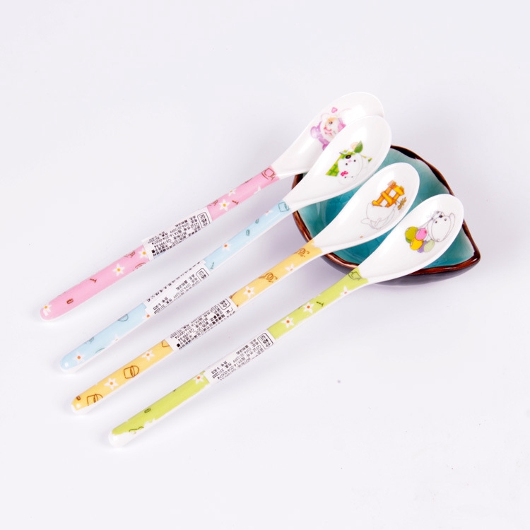 Muỗng ăn dặm bằng nhựa thiết kế nhiều kiểu tùy chọn cho bé