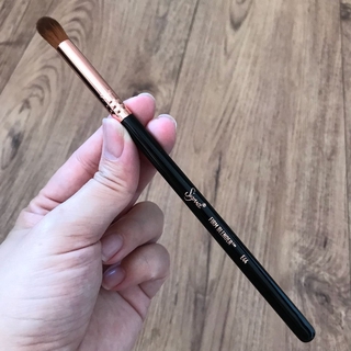 Cọ Sigma E44 Firm Blender Brush - Black/Copper