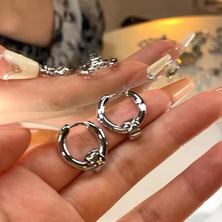 Khuyên Tai Hình Tròn Phong Cách Lạnh Cao Cấp