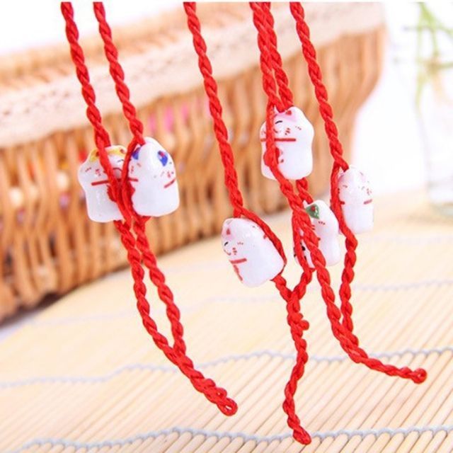 vòng mèo may mắn