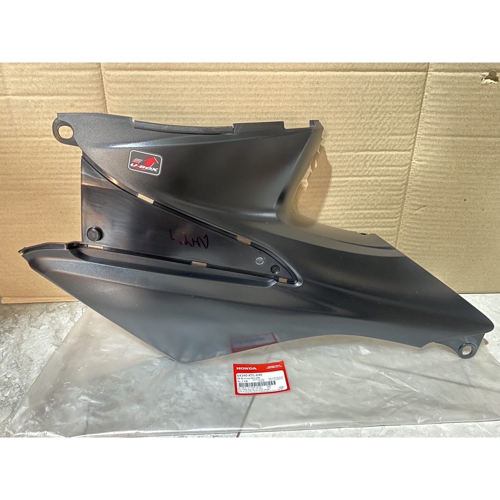 Ốp trung tâm phải - Ốp bình xăng HONDA WAVE RS100, S100 . 64340KTL640