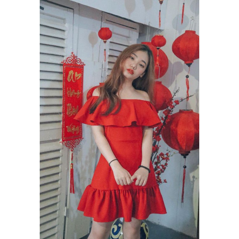 Đầm bẹt vai đỏ