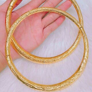 Kiềng  cưới chạm  bảng dẹp hàng nhập loại 1 mạ 24..k kèm hộp nhung EK1